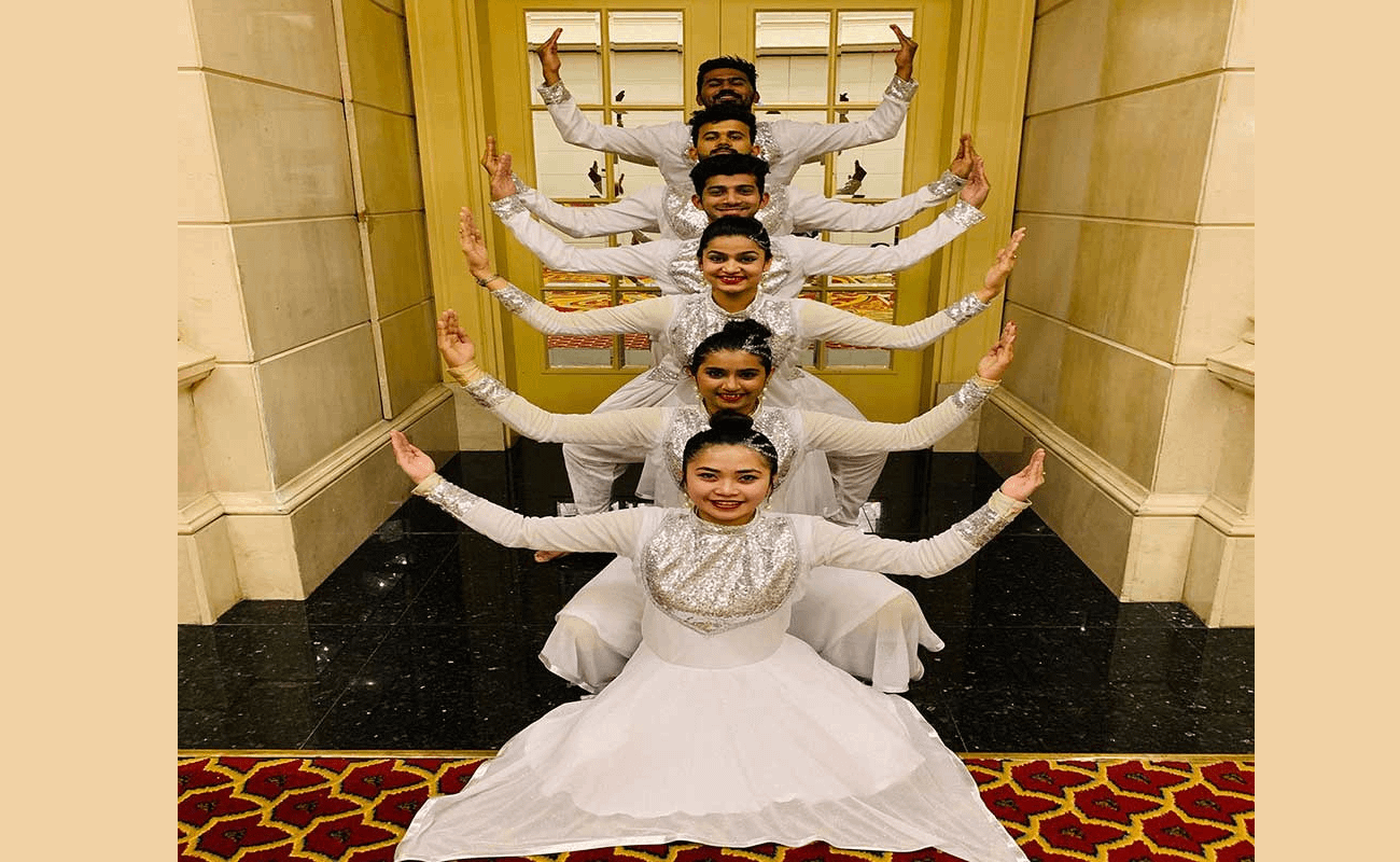 Bollywood1 - DANCE TROUPE